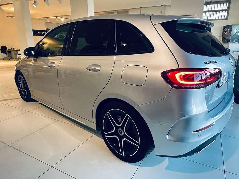 Usata Mercedes B200 Premium 150 CV (110 kW) 2021 Argento metallizzato Utilitaria