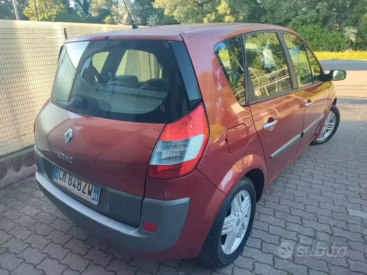 Usata Renault Scenic E-Tech 111 CV (81 kW) 2004 Arancione Monovolume
