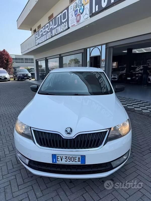 Usata Skoda Rapid Active 90 CV (66 kW) 2014 Bianco Utilitaria