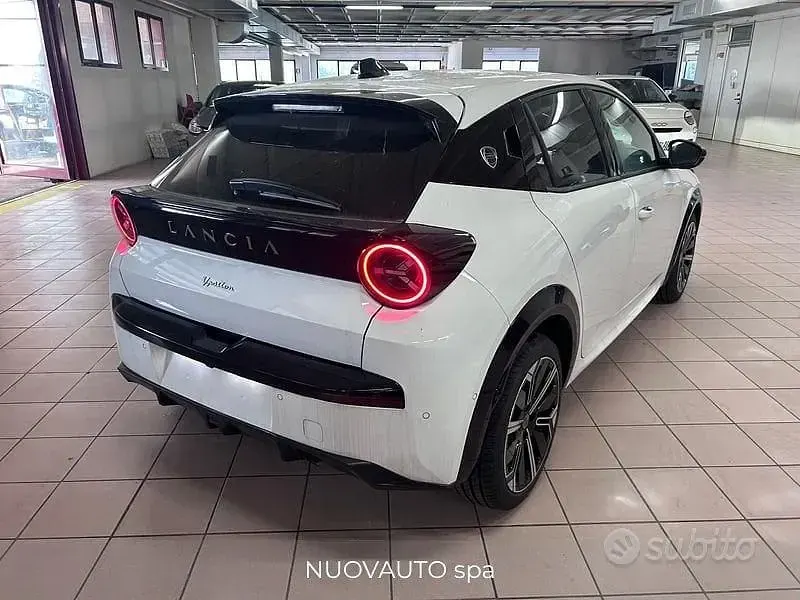 Nuova Lancia Ypsilon 110 CV (80 kW) 2026 Bianco Utilitaria