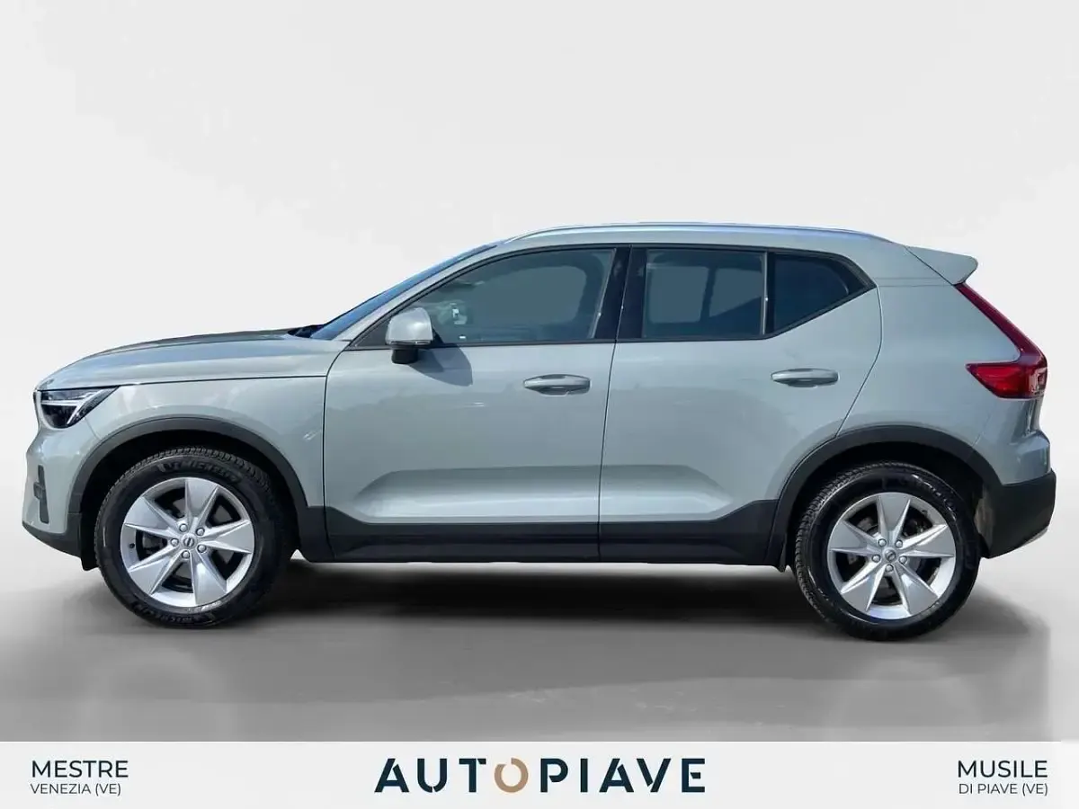 Usata Volvo XC40 Core 197 CV (144 kW) 2024 Grigio SUV