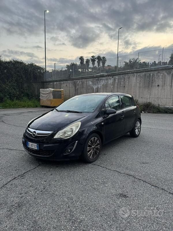 Usata Opel Corsa 90 CV (66 kW) 2011 Nero Utilitaria