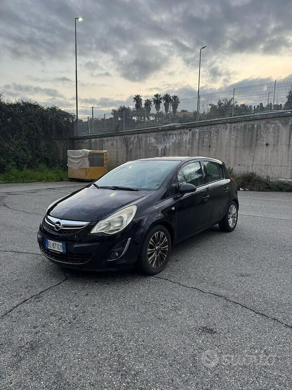 Nero Usata 2011 Opel Corsa Utilitaria | 1899 € (Ottimo prezzo) - Immagine 1/4