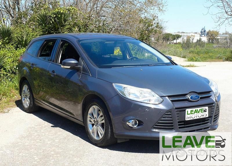 Begagnad Ford Focus 115 HK (84 kW) 2012 Grå Kombi