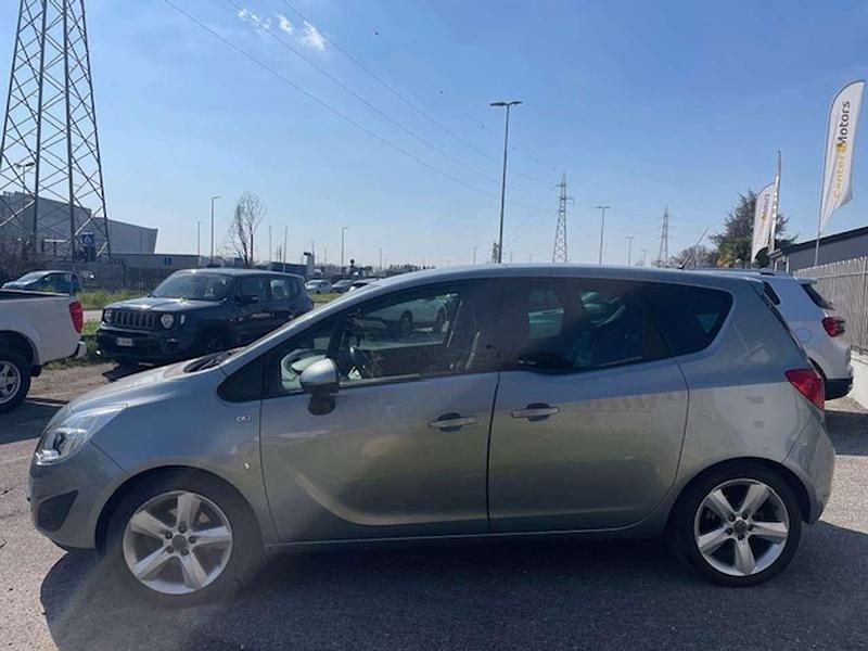Usata Opel Meriva Cosmo 101 CV (74 kW) 2010 Grigio Monovolume