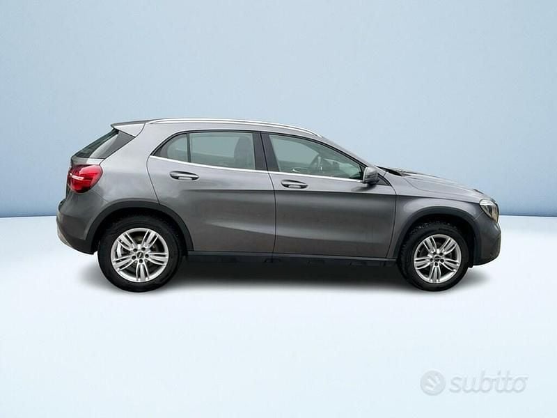 Usata Mercedes GLA200 135 CV (99 kW) 2019 Grigio SUV