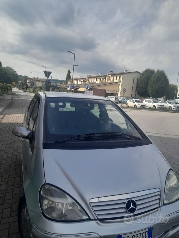 Grigio Usata 2003 Mercedes A170 Elegance Due volumi | 1000 € (Ottimo prezzo) - Immagine 1/4
