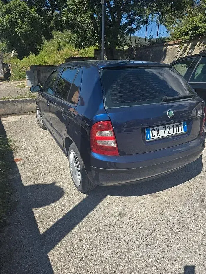 Usata Skoda Fabia Ambiente 75 CV (55 kW) 2005 Blu Berlina