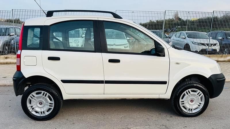Usata Fiat Panda 4x4 74 CV (54 kW) 2009 Bianco Utilitaria