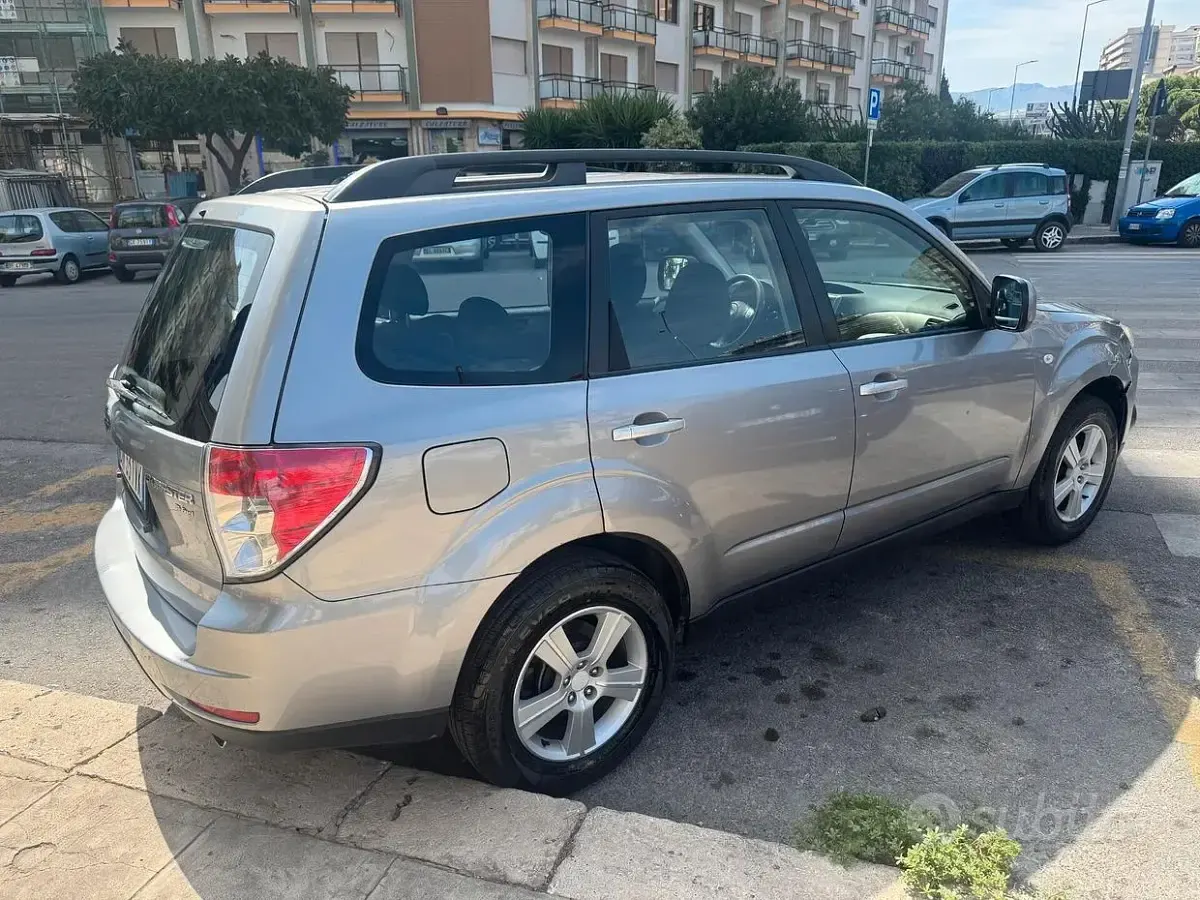 Usata Subaru Forester 150 CV (110 kW) 2008 Grigio SUV