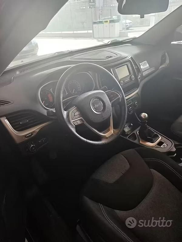Usata Jeep Cherokee 140 CV (102 kW) 2016 Grigio SUV