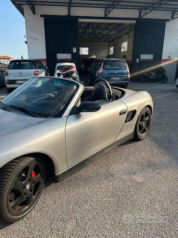 Usata Porsche Boxster 220 CV (161 kW) 2002 Grigio Cabrio