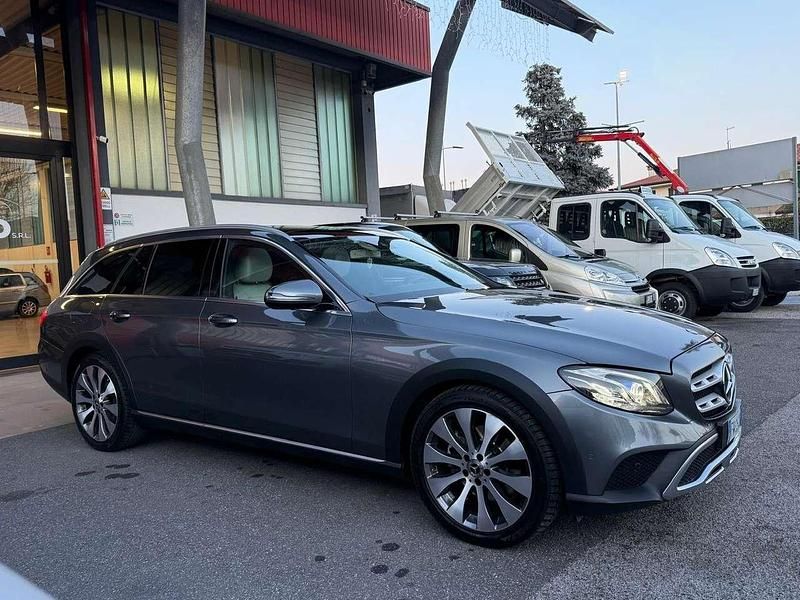 Usata Mercedes E220 All-Terrain Premium Plus 194 CV (142 kW) 2019 Argento Station wagon