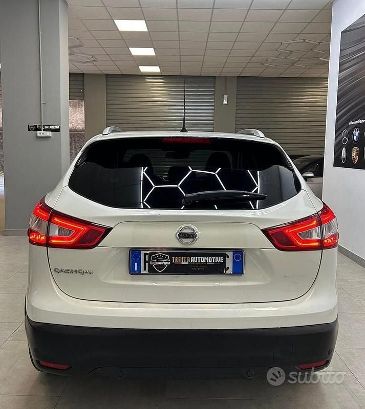 Usata Nissan Qashqai Tekna 110 CV (80 kW) 2017 Bianco SUV