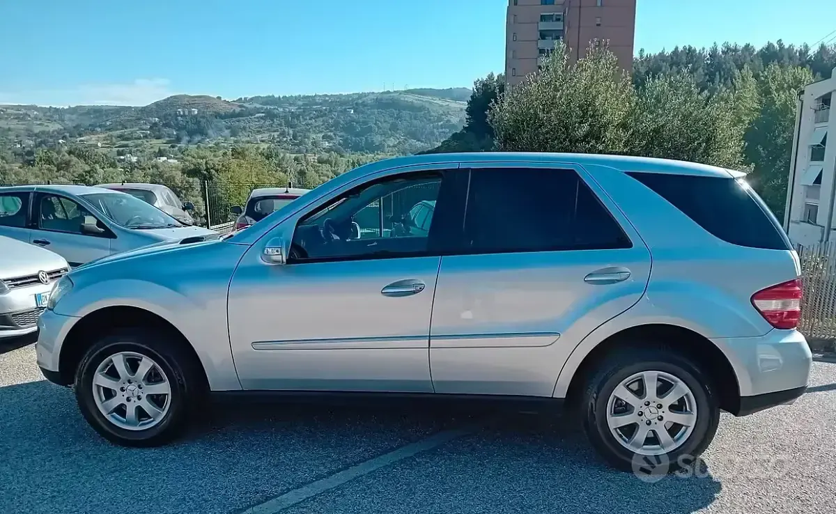 Usata Mercedes ML280 Chrome 190 CV (139 kW) 2006 Grigio SUV