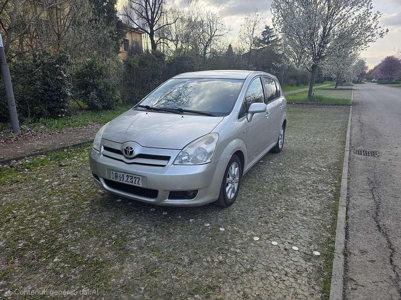 Usata Toyota Corolla Verso 110 CV (80 kW) 2005 Grigio Monovolume