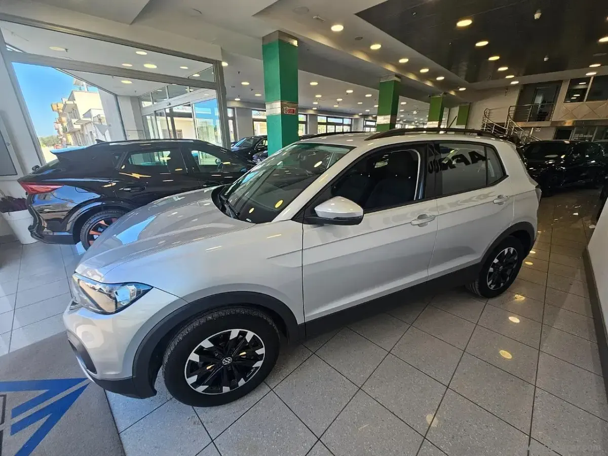 Usata VW T-Cross Life 95 CV (69 kW) 2022 Argento SUV