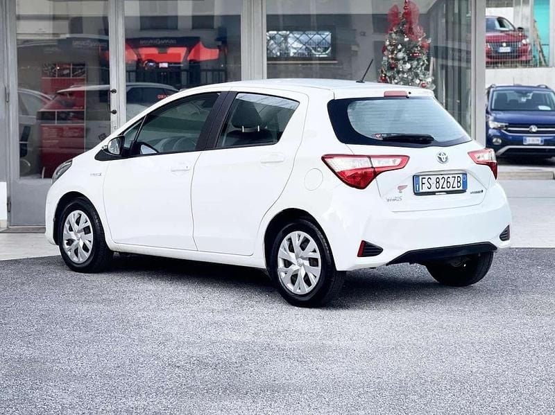Usata Toyota Yaris Hybrid 73 CV (53 kW) 2018 Bianco Berlina