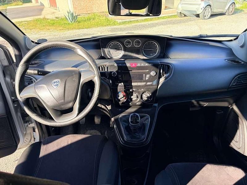 Usata Lancia Ypsilon Silver 69 CV (50 kW) 2011 Argento Utilitaria