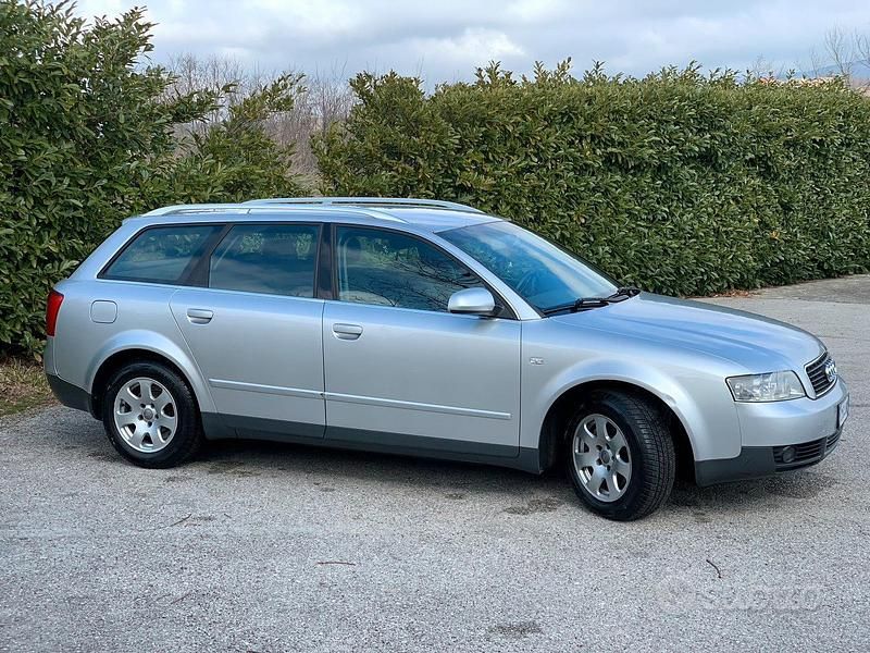 Begagnad Audi A4 130 HK (95 kW) 2003 Grå Kombi