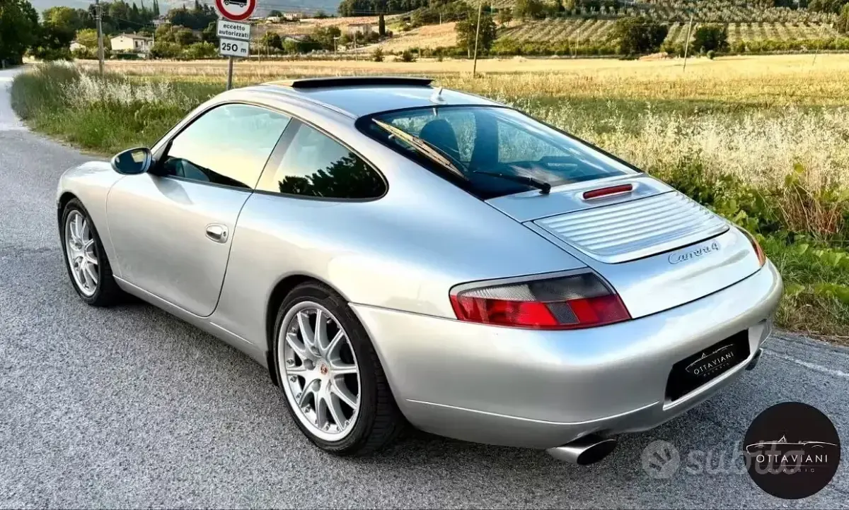 Usata Porsche 911 Carrera 4 300 CV (220 kW) 1999 Grigio Coupé