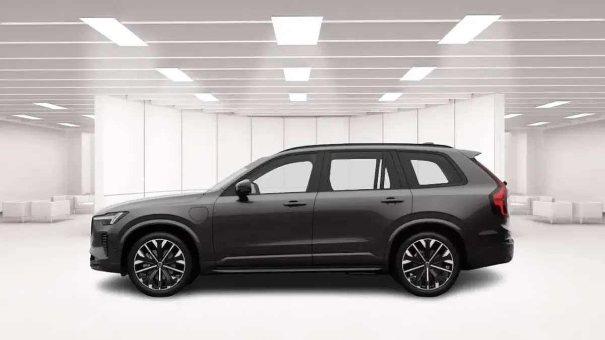Usata Volvo XC90 Ultra 310 CV (228 kW) 2025 Platinum grey metallizzato SUV