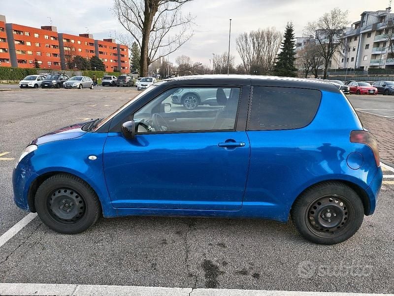 Usata Suzuki Swift 2006 Blu Utilitaria