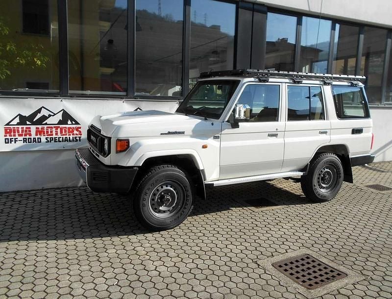 Nuova Toyota Land Cruiser 231 CV (169 kW) 2026 Bianco SUV