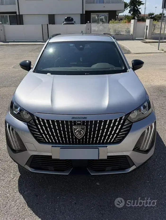 Usata Peugeot 2008 Allure 131 CV (96 kW) 2024 Grigio SUV