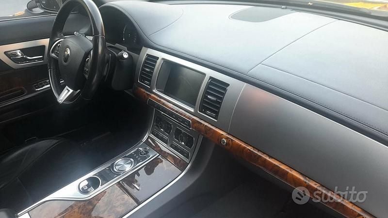 Usata Jaguar XF 340 CV (250 kW) 2014 Nero Berlina