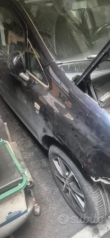 Usata Opel Corsa 65 CV (47 kW) 2011 Nero Utilitaria