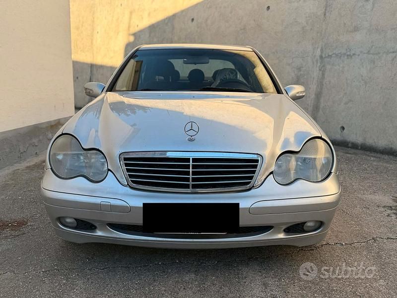 Usata Mercedes C200 Avantgarde 136 CV (100 kW) 2003 Grigio Berlina