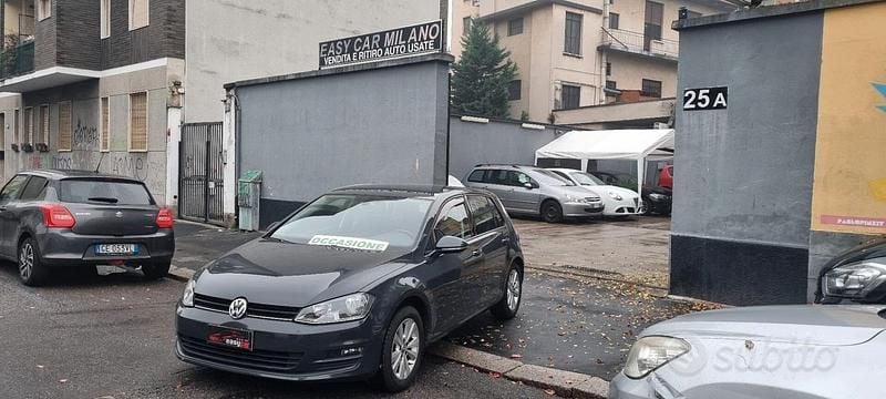 Nero Usata 2013 VW Golf VII Highline Tre volumi | 8900 € (Buon prezzo) - Immagine 1/4