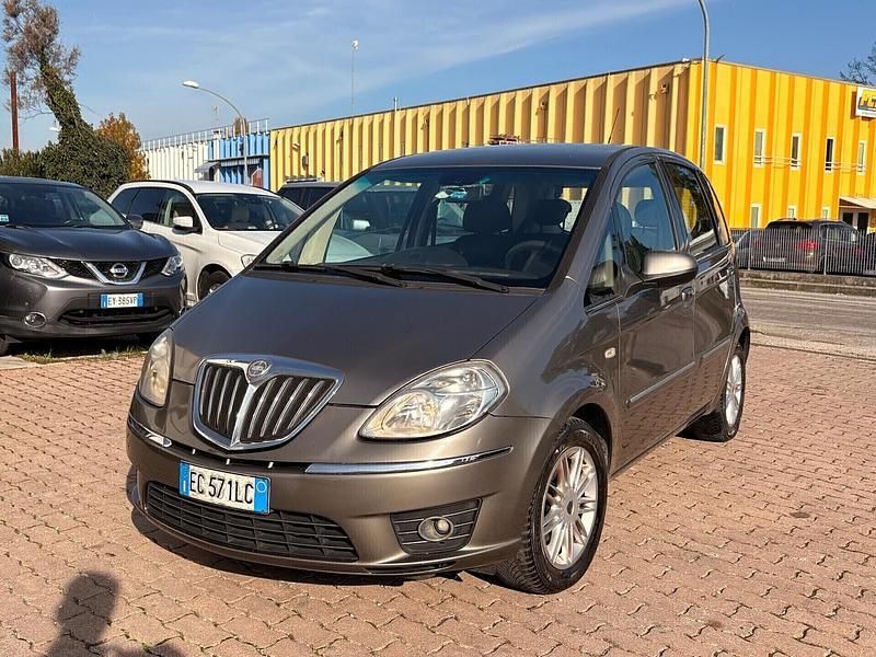 Usata Lancia Musa 90 CV (66 kW) 2010 Oro Monovolume