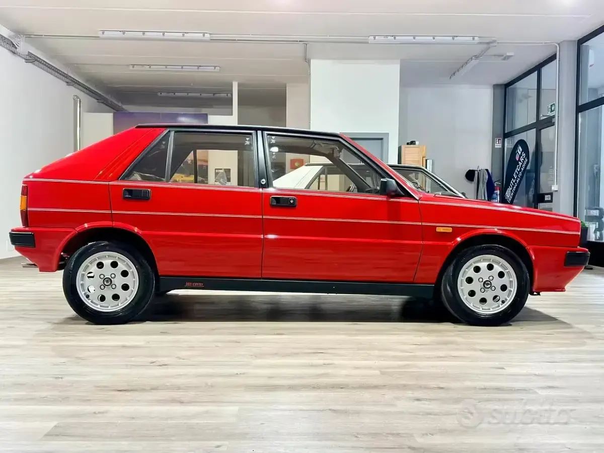 Usata Lancia Delta 166 CV (122 kW) 1987 Rosso Utilitaria