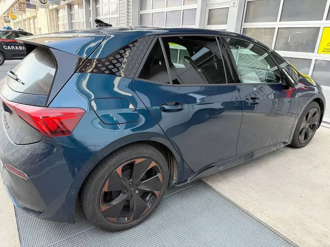 Usata Cupra Born 69 kW (95 CV) 2024 Blu/azzurro Utilitaria