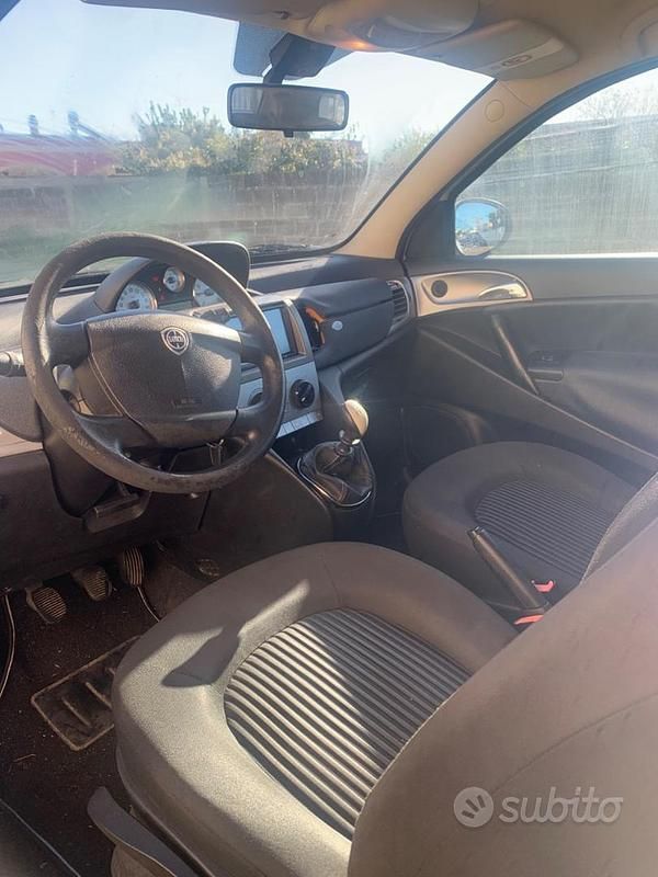 Usata Lancia Ypsilon 77 CV (56 kW) 2010 Bianco Utilitaria