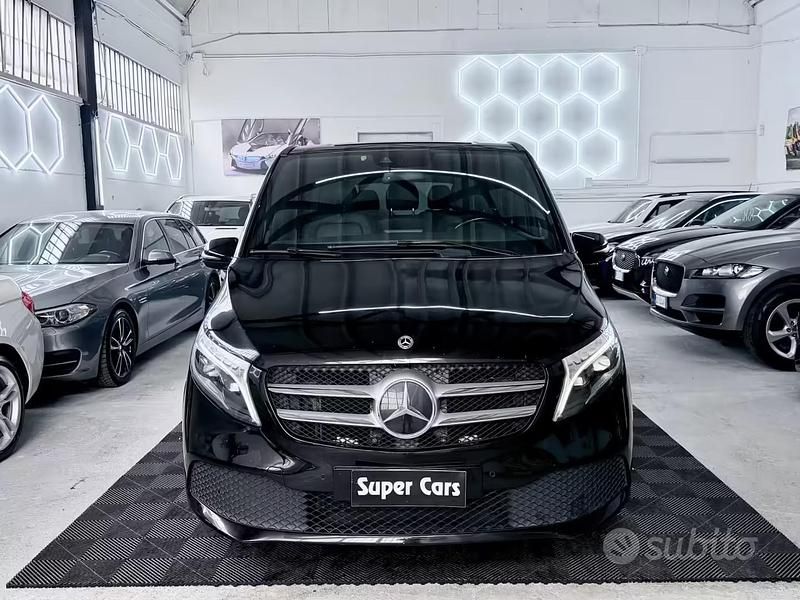 Usata Mercedes V220 Exclusive 163 CV (119 kW) 2022 Nero Monovolume