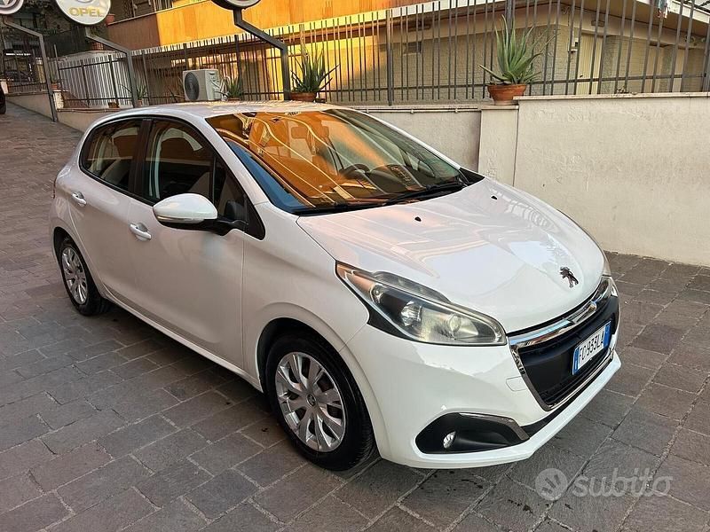 Usata Peugeot 208 Active 82 CV (60 kW) 2016 Bianco Utilitaria