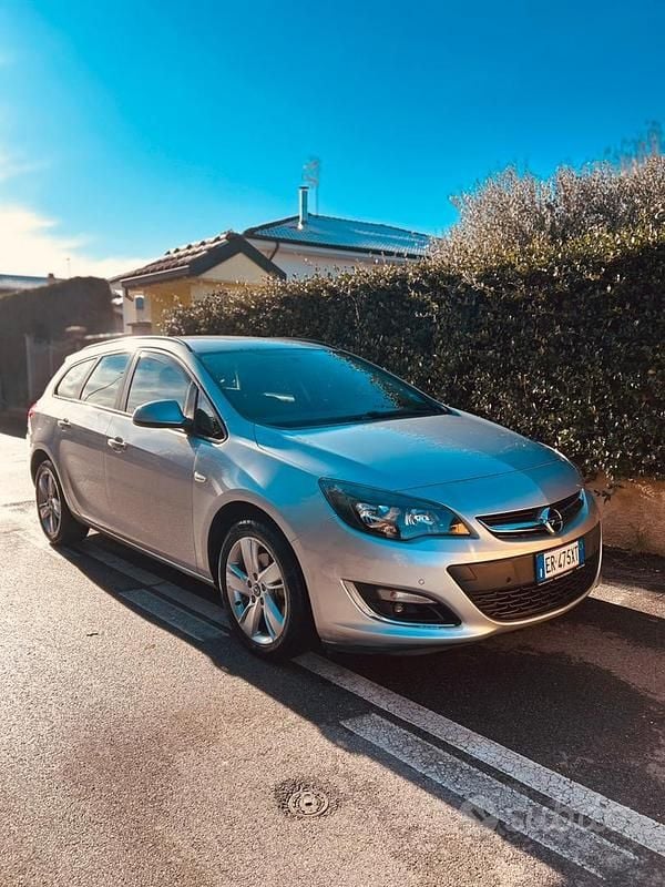 Usata Opel Astra 125 CV (91 kW) 2014 Grigio Station wagon
