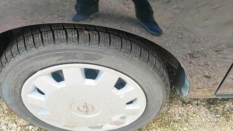 Usata Opel Agila 60 CV (44 kW) 2007 Nero Utilitaria