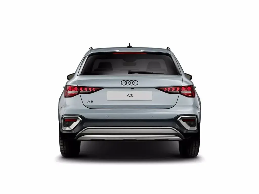 Usata Audi A3 Ambiente 150 CV (110 kW) 2024 Grigio freccia perla Berlina