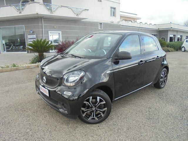 Usata Smart ForFour 71 CV (52 kW) 2019 Nero metallizzato Utilitaria
