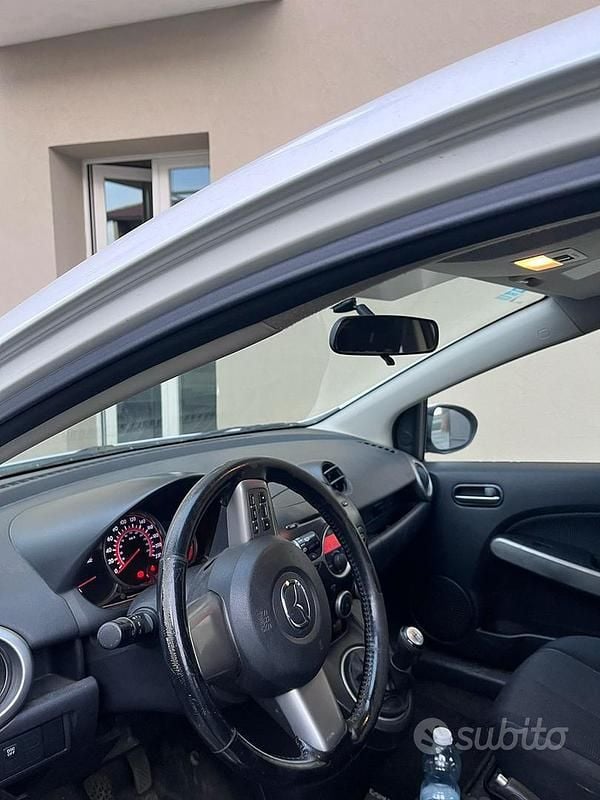 Usata Mazda 2 75 CV (55 kW) 2009 Bianco Utilitaria