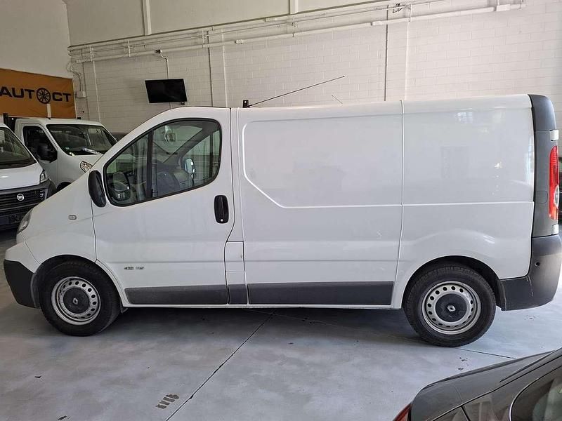 Usata Renault Trafic 114 CV (83 kW) 2008 Bianco Monovolume