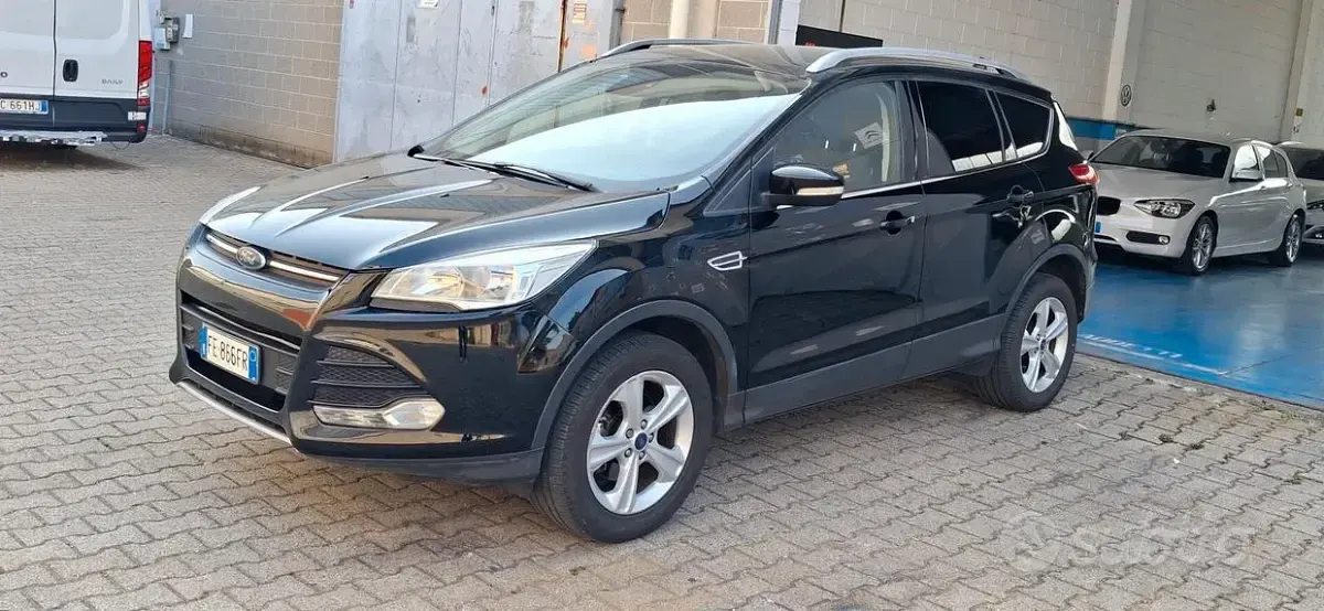 Usata Ford Kuga Titanium 120 CV (88 kW) 2016 Nero SUV