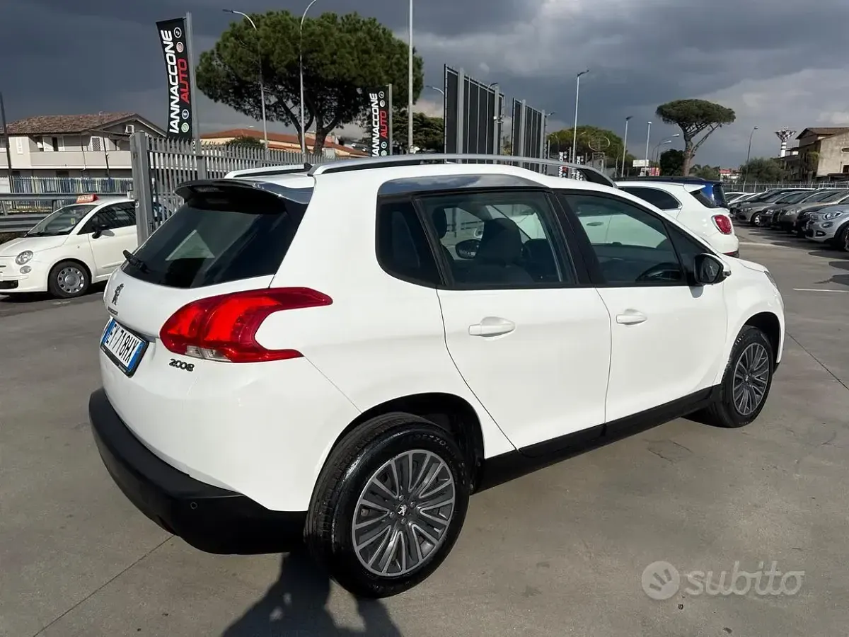 Usata Peugeot 2008 Allure 82 CV (60 kW) 2015 Bianco SUV