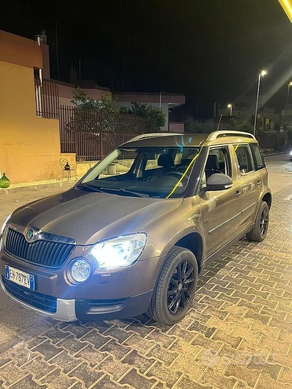 Marrone Usata 2012 Skoda Yeti SUV | 2300 € (Super prezzo) - Immagine 1/4