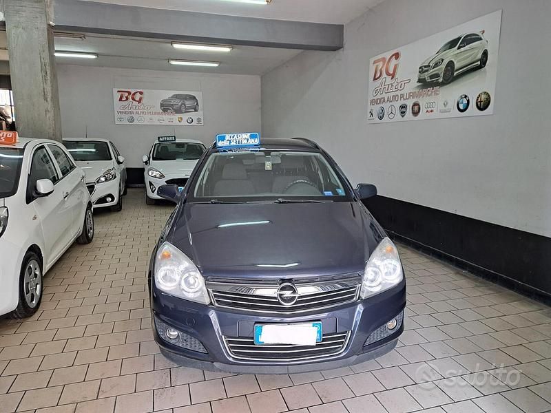 Usata Opel Astra 110 CV (80 kW) 2008 Blu Station wagon