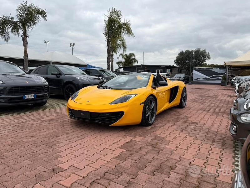 Usata McLaren MP4-12C 625 CV (459 kW) 2014 Giallo Coupé